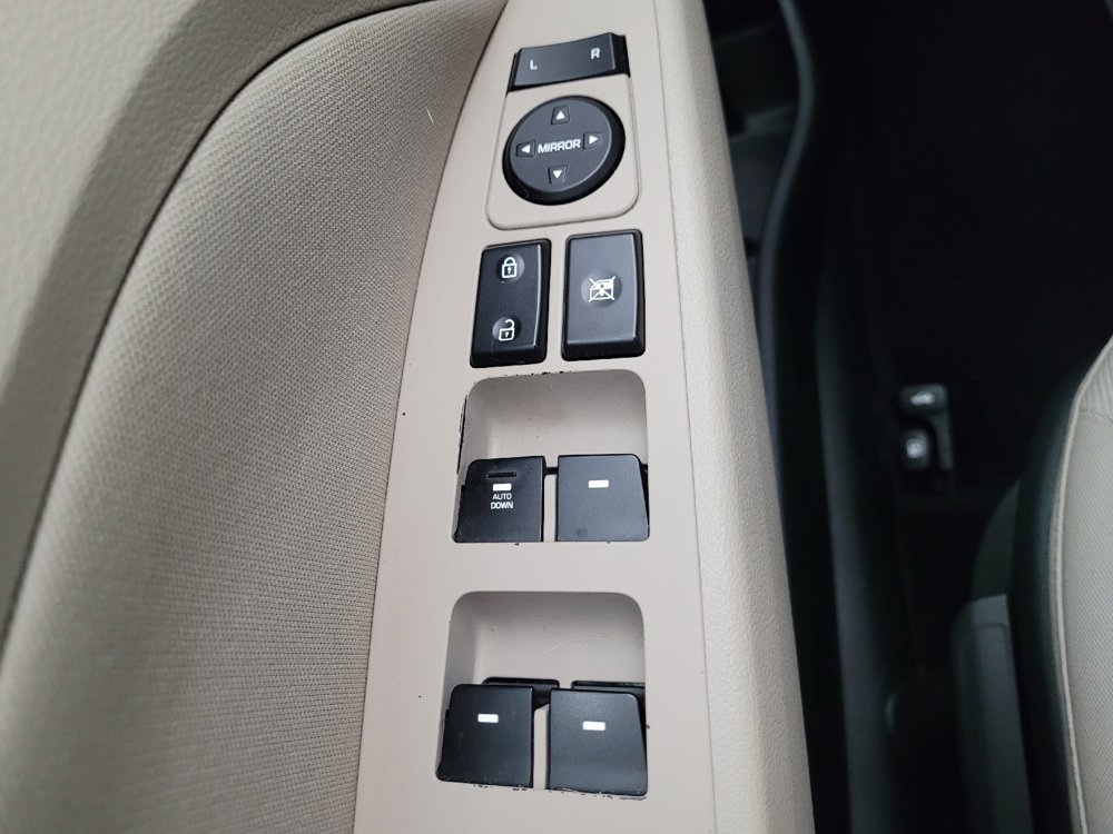 Used 2017 Hyundai Elantra SE image 27