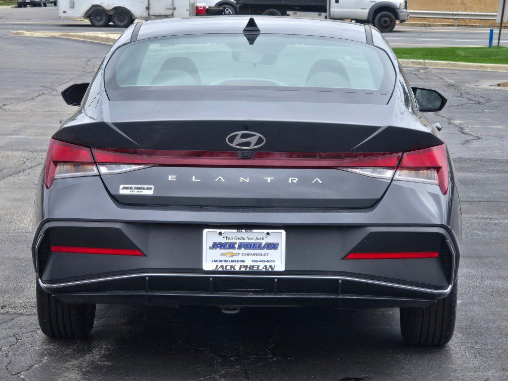 Used 2024 Hyundai Elantra SEL FWD image 12