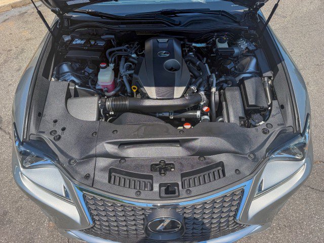 Used 2016 Lexus RC 200t RWD image 18