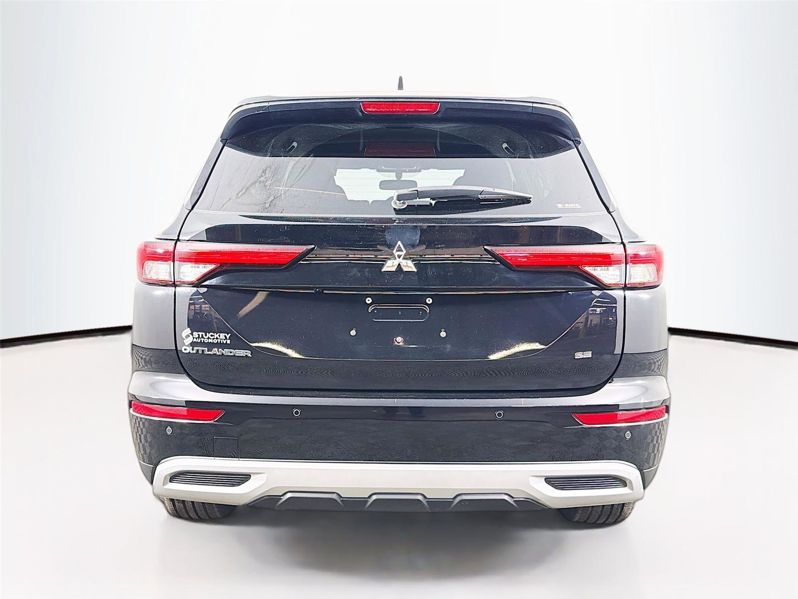 Used 2023 Mitsubishi Outlander SE image 6