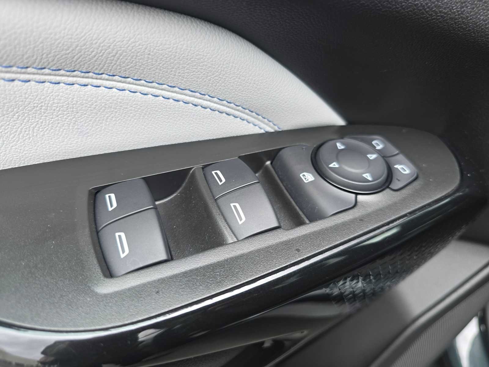 Used 2025 Chevrolet Trax LT image 23