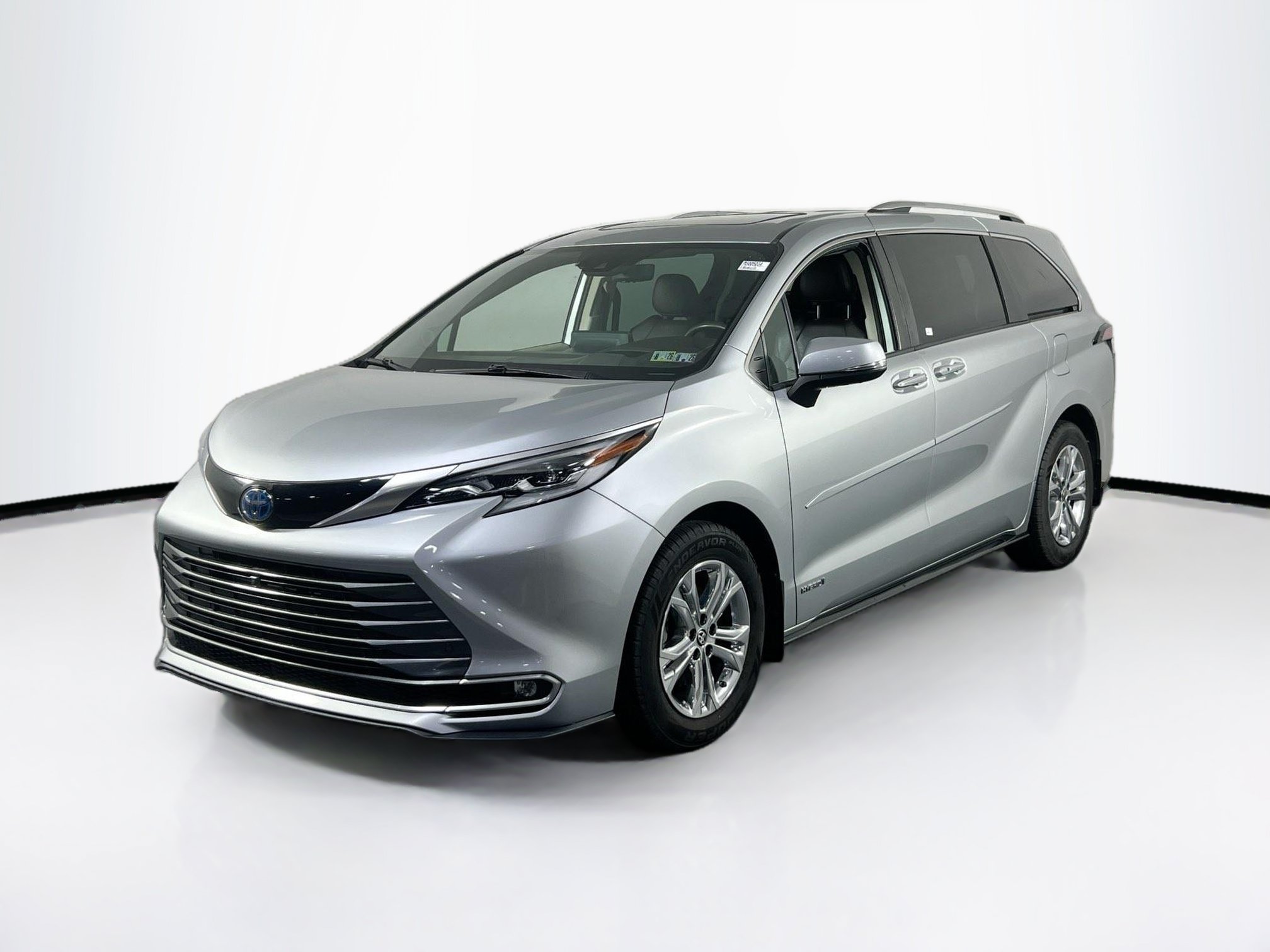 Used 2021 Toyota Sienna Platinum AWD/4WD image 1