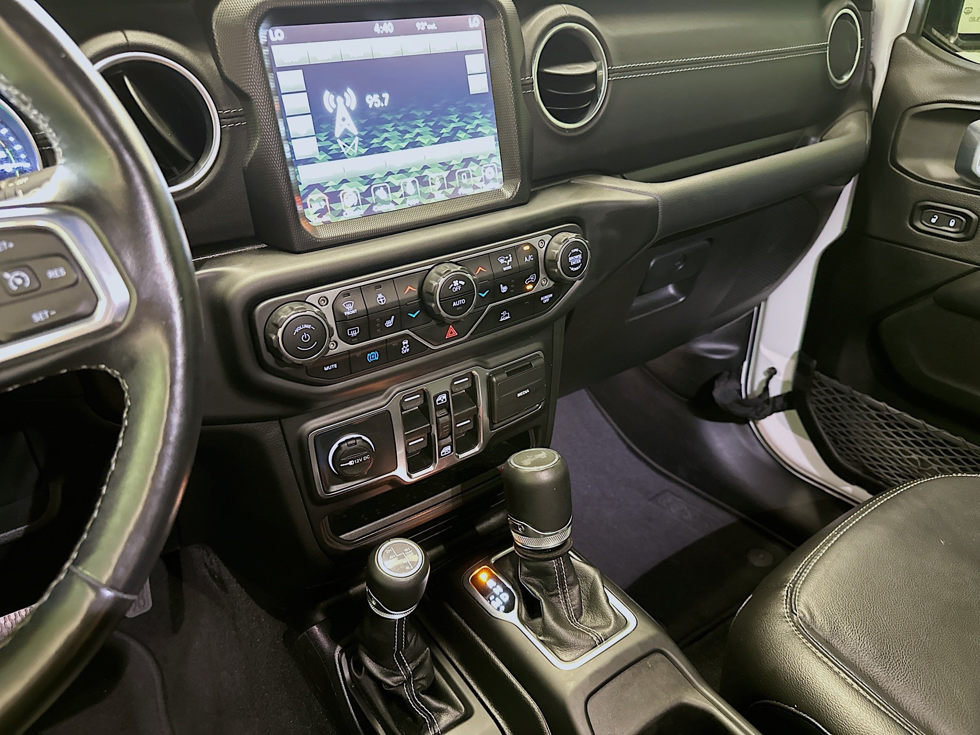 Used 2023 Jeep Wrangler Unlimited Sahara w/ Cold Weather Group AWD/4WD image 26
