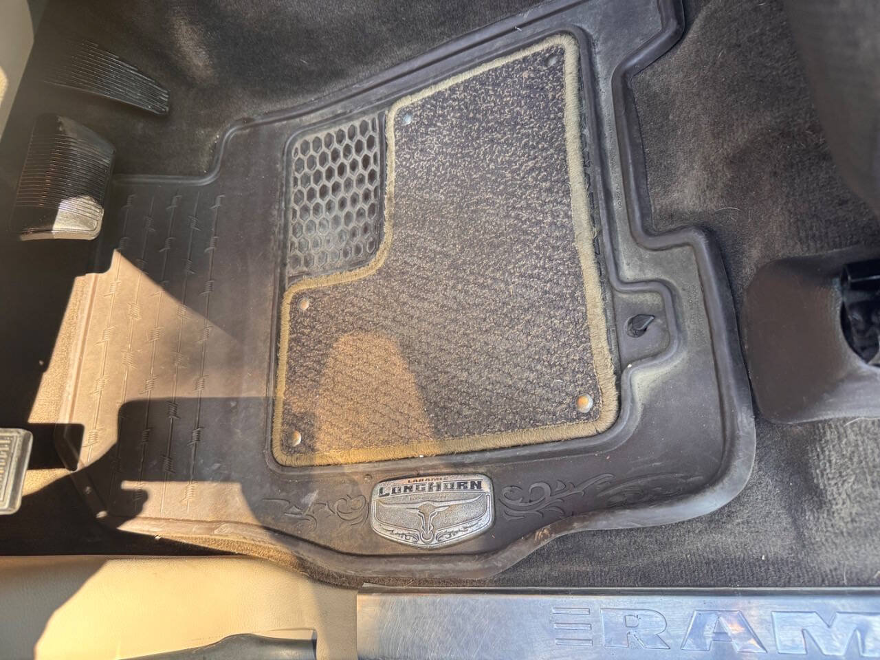 Used 2011 RAM 1500 Laramie Longhorn AWD/4WD image 22