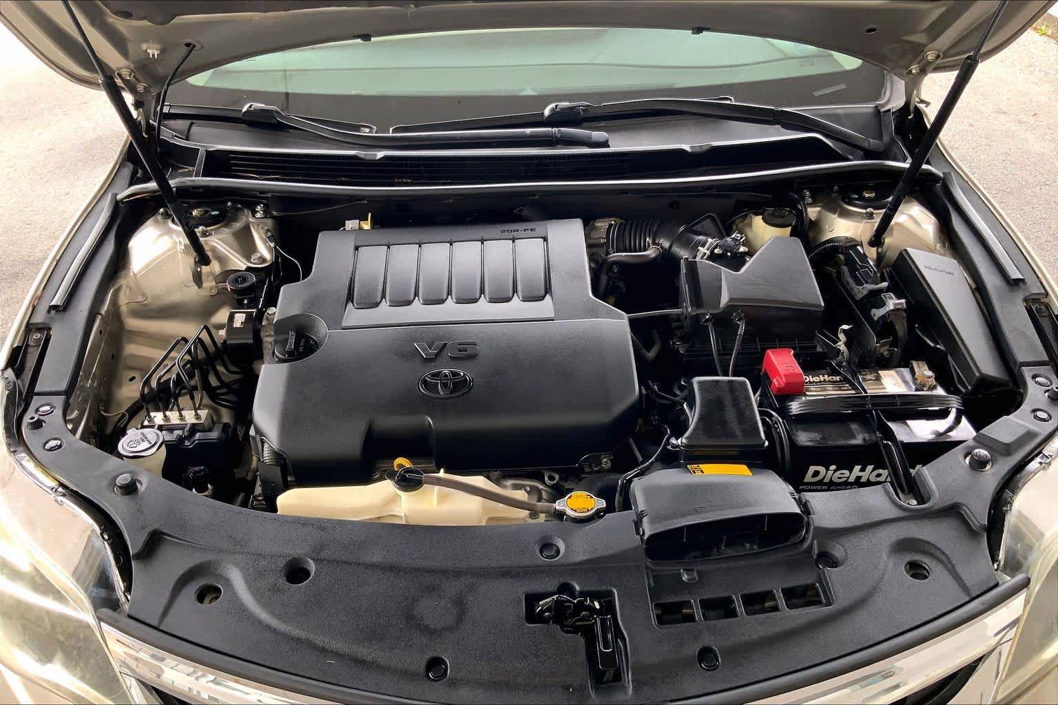 Used 2014 Toyota Avalon Limited w/ Technology Package FWD image 30