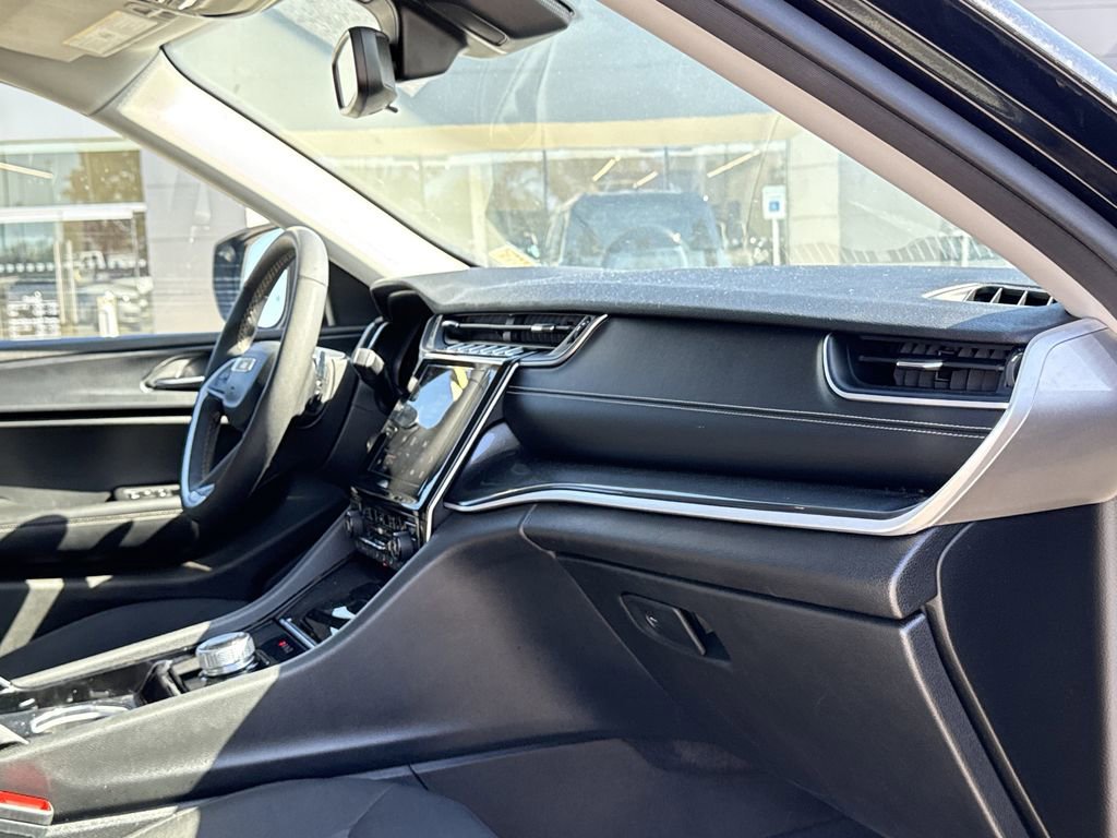 Used 2023 Jeep Grand Cherokee Laredo w/ Luxury Tech Group I image 19