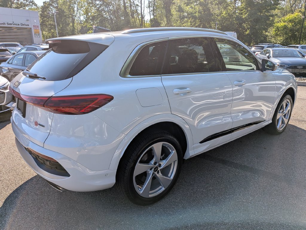 Used 2025 Audi Q5 Premium w/ Premium Plus AWD/4WD image 3