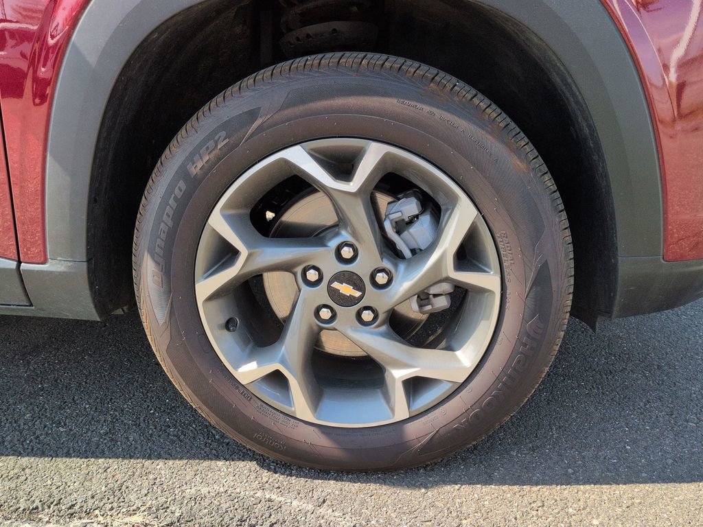 Certified 2025 Chevrolet Trax LT image 24