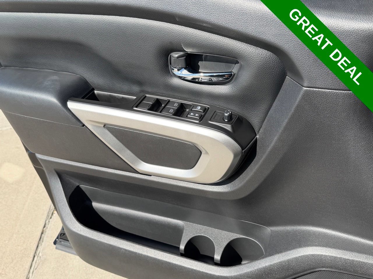 Used 2024 Nissan Titan SV w/ SV Convenience Package RWD image 29