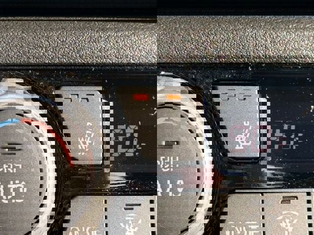 New 2025 Nissan Versa SR w/ Trunk Package FWD image 30