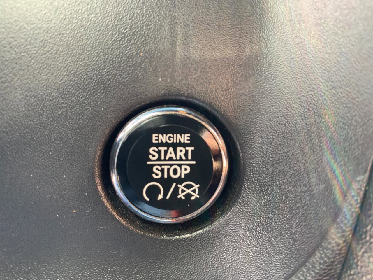 Used 2014 Dodge Challenger SXT RWD image 18