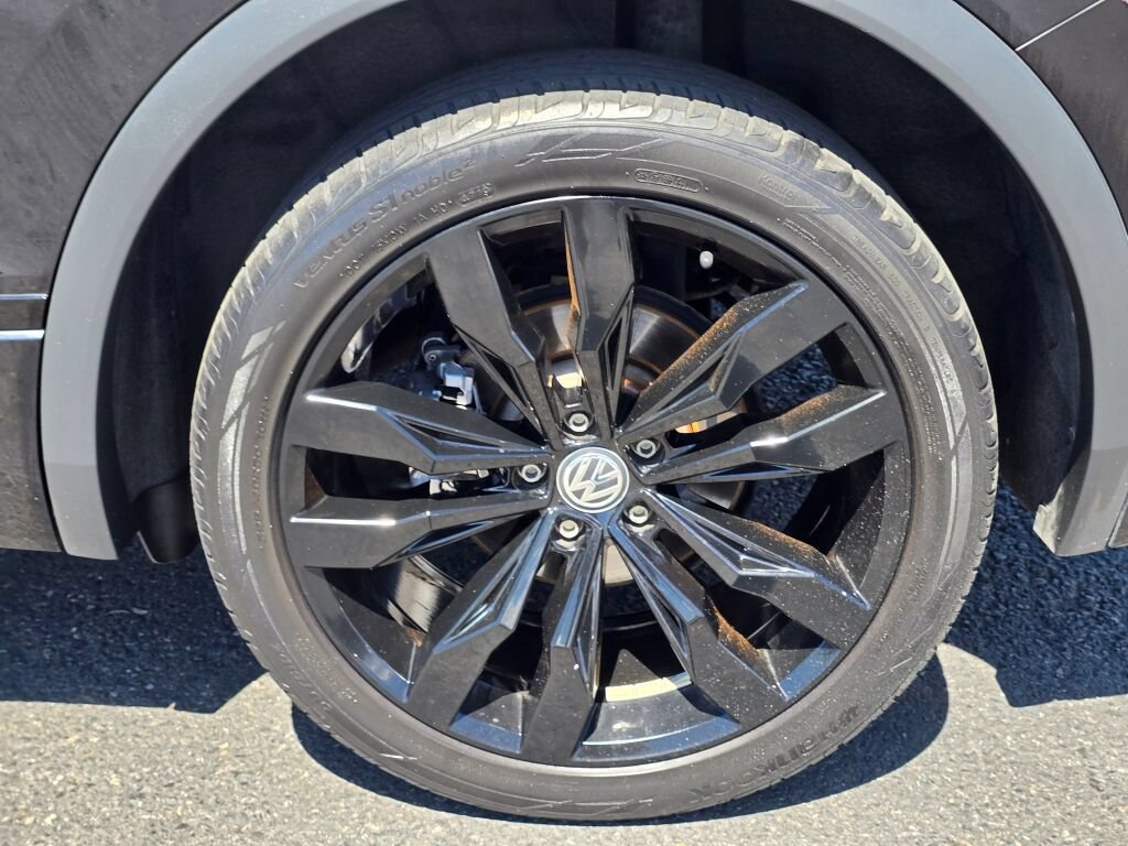 Used 2020 Volkswagen Tiguan SE R-Line FWD image 10