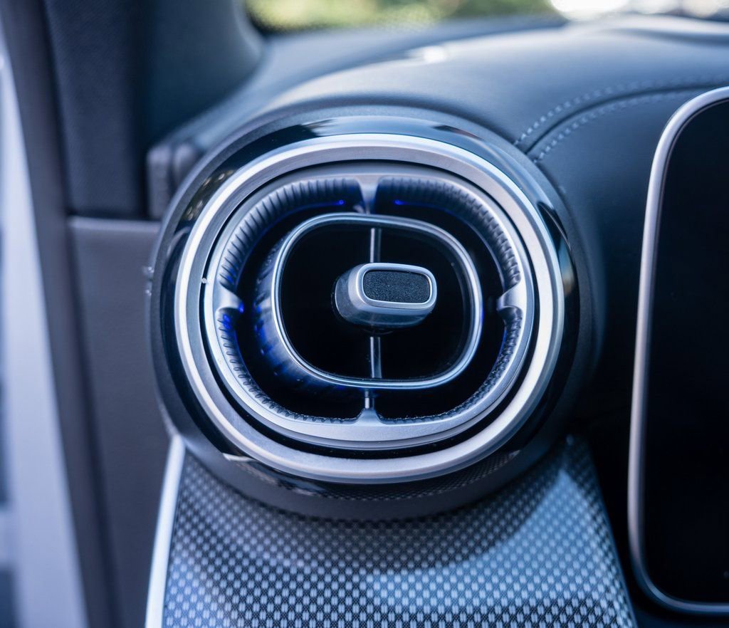 Used 2023 Mercedes-Benz GLC 300 4MATIC w/ Pinnacle Trim Package image 9