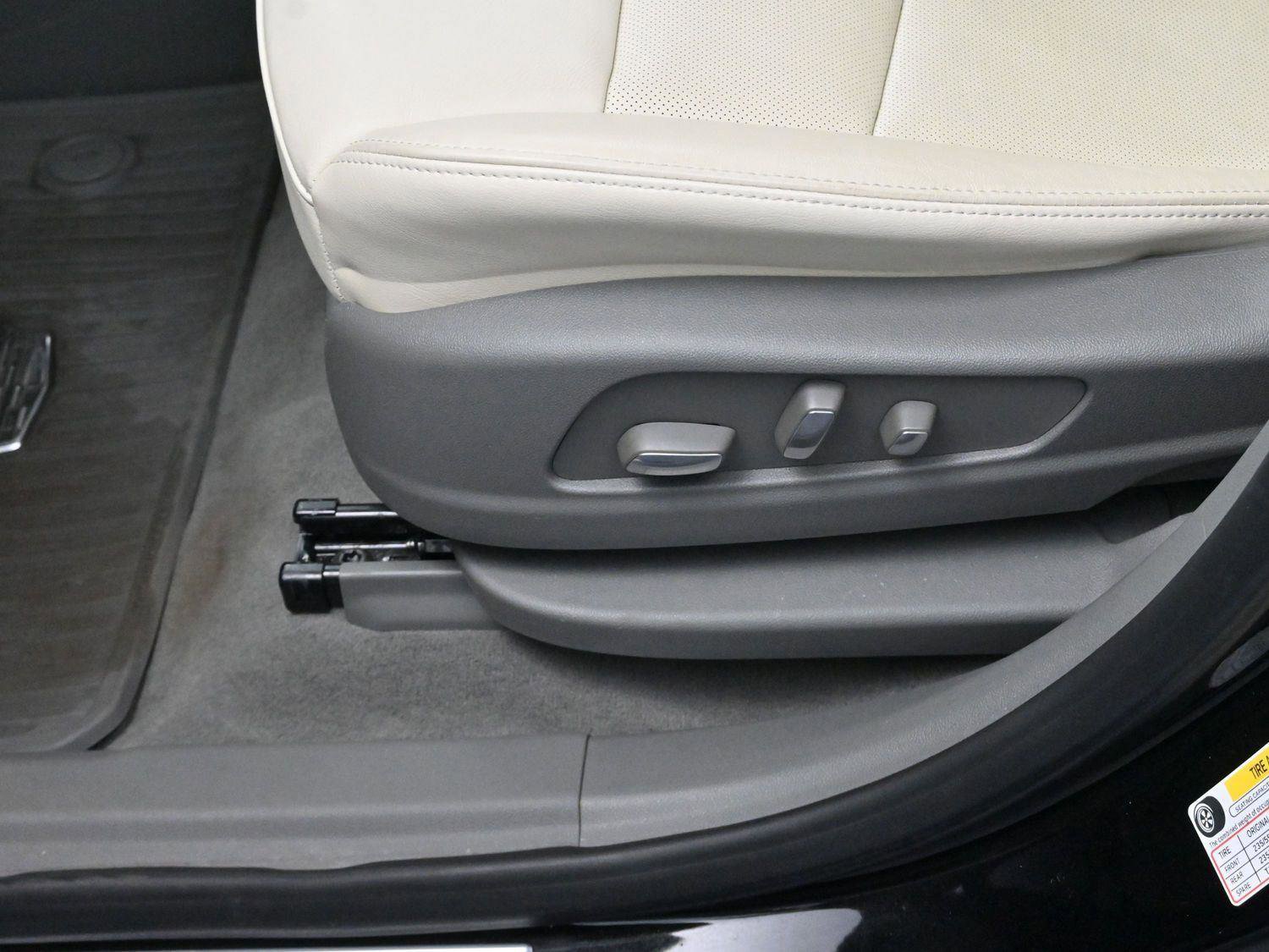 Certified 2024 Cadillac XT6 Premium Luxury image 15