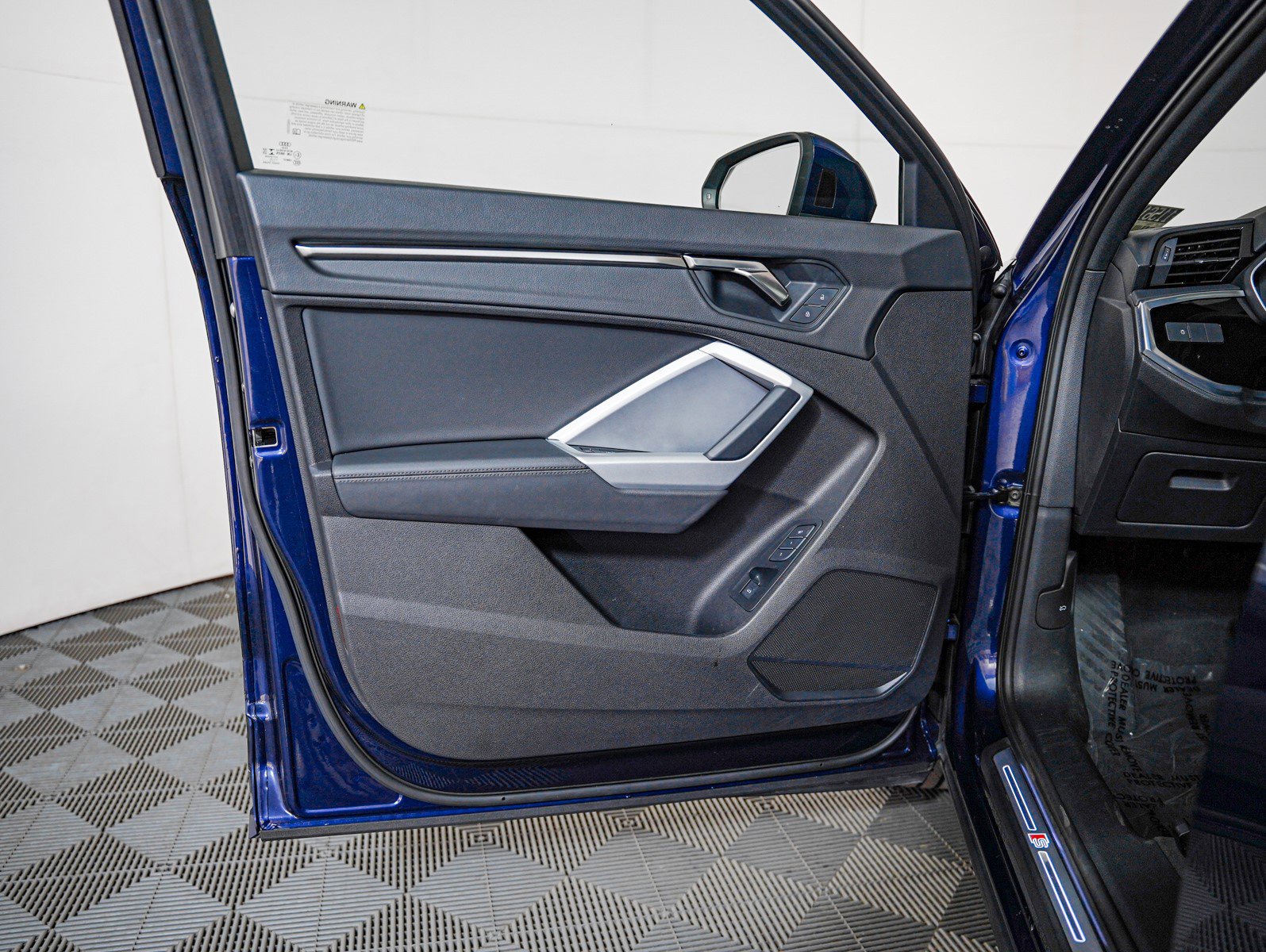 Used 2022 Audi Q3 2.0T Premium w/ Convenience Package image 24