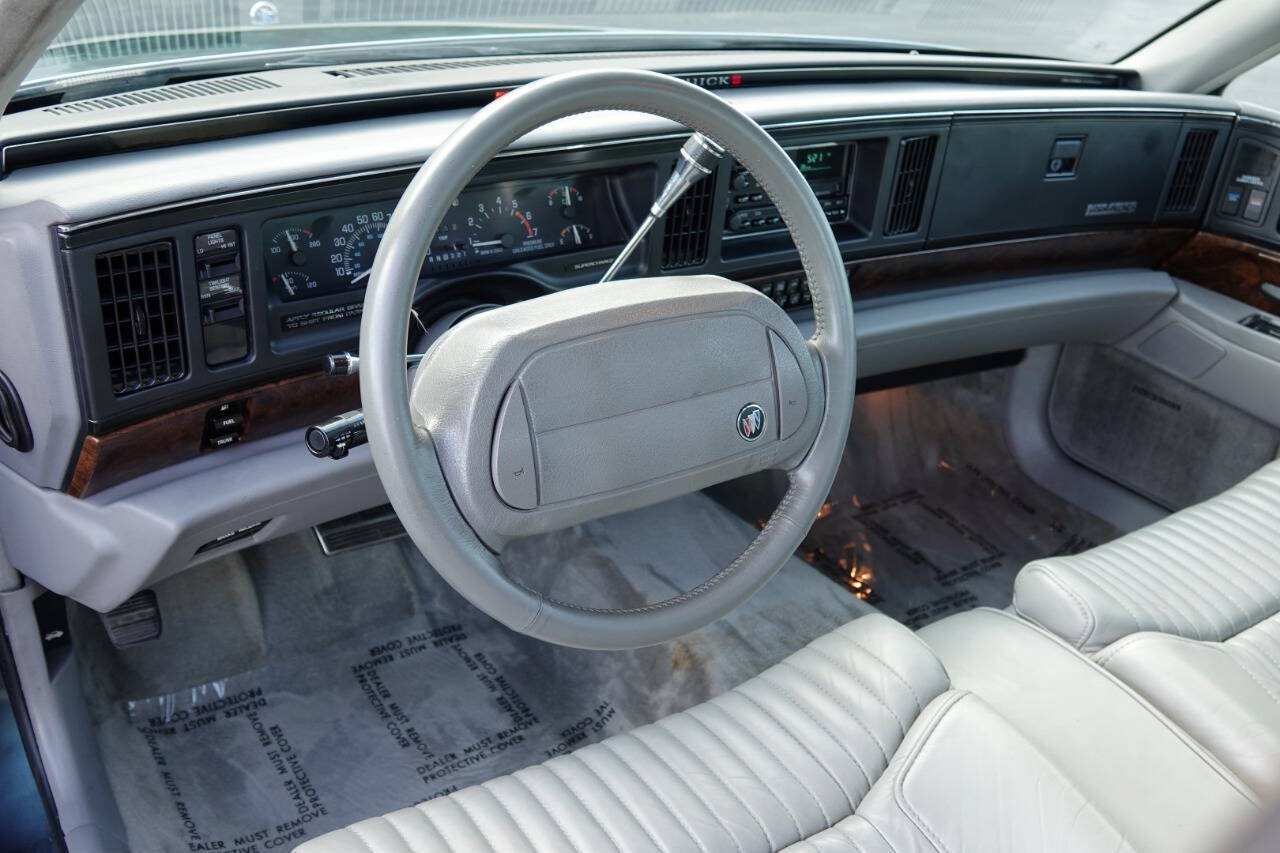 Used 1993 Buick Park Avenue Ultra FWD image 3