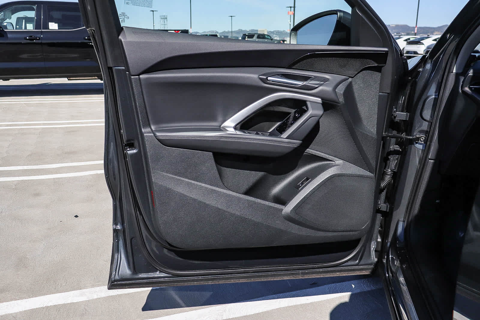 Used 2025 Audi Q5 Premium w/ Convenience Package image 28