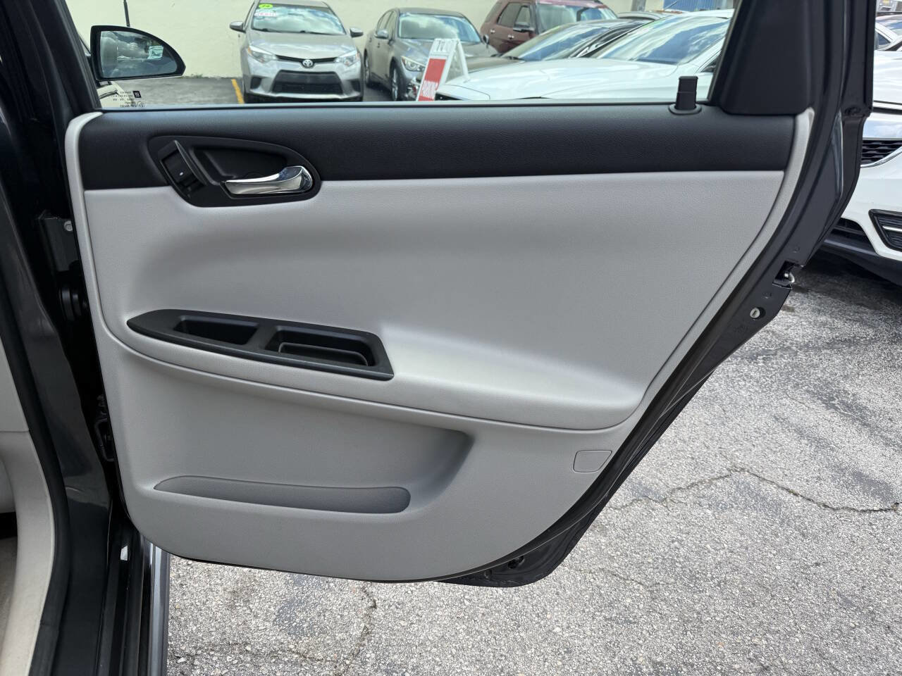 Used 2011 Chevrolet Impala LTZ FWD image 23
