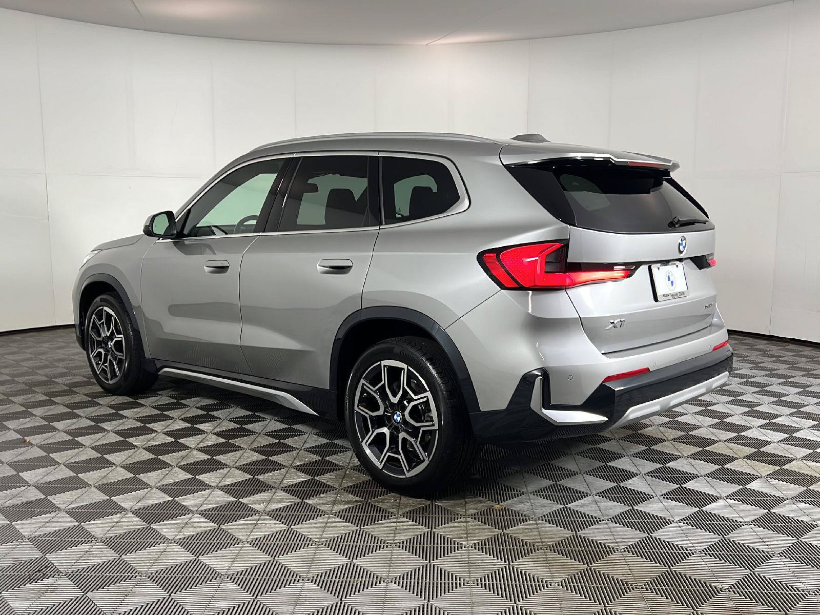 Used 2023 BMW X1 xDrive28i w/ Convenience Package AWD/4WD image 9