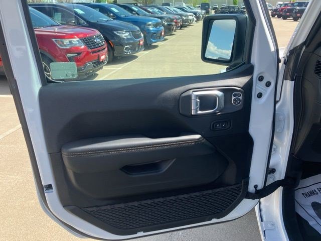Certified 2025 Jeep Wrangler Unlimited Sahara AWD/4WD image 8