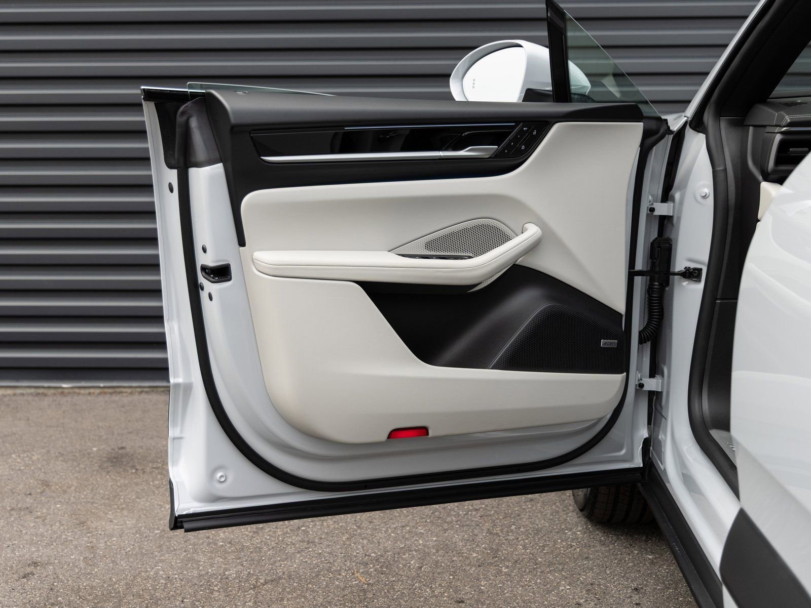 New 2025 Porsche Macan 4S Electric image 20