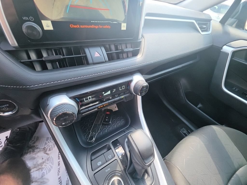 Used 2025 Toyota RAV4 XLE AWD/4WD image 22
