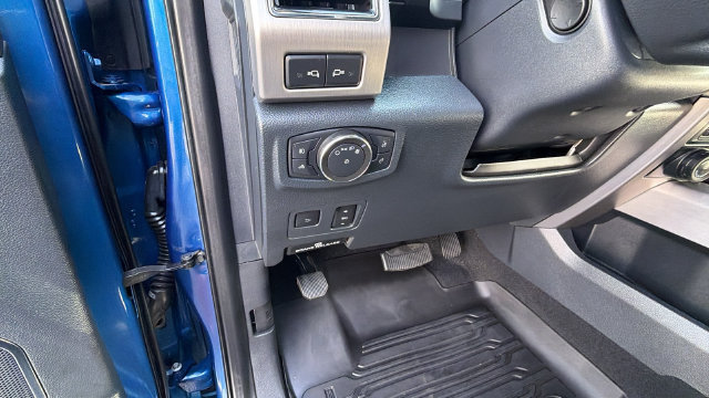 Used 2022 Ford F450 Platinum w/ FX4 Off-Road Package AWD/4WD image 32