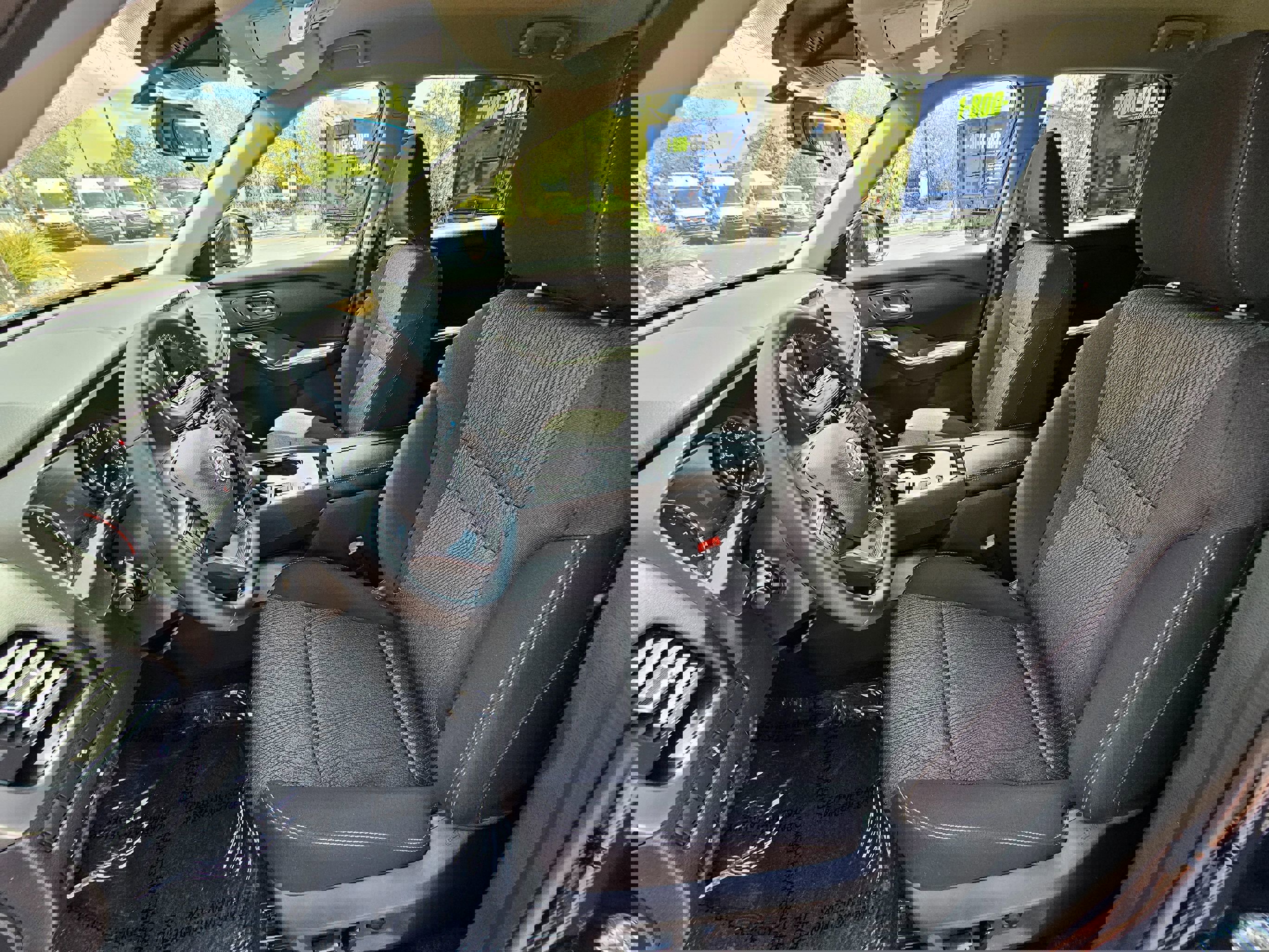 Used 2025 Nissan Rogue SV image 14
