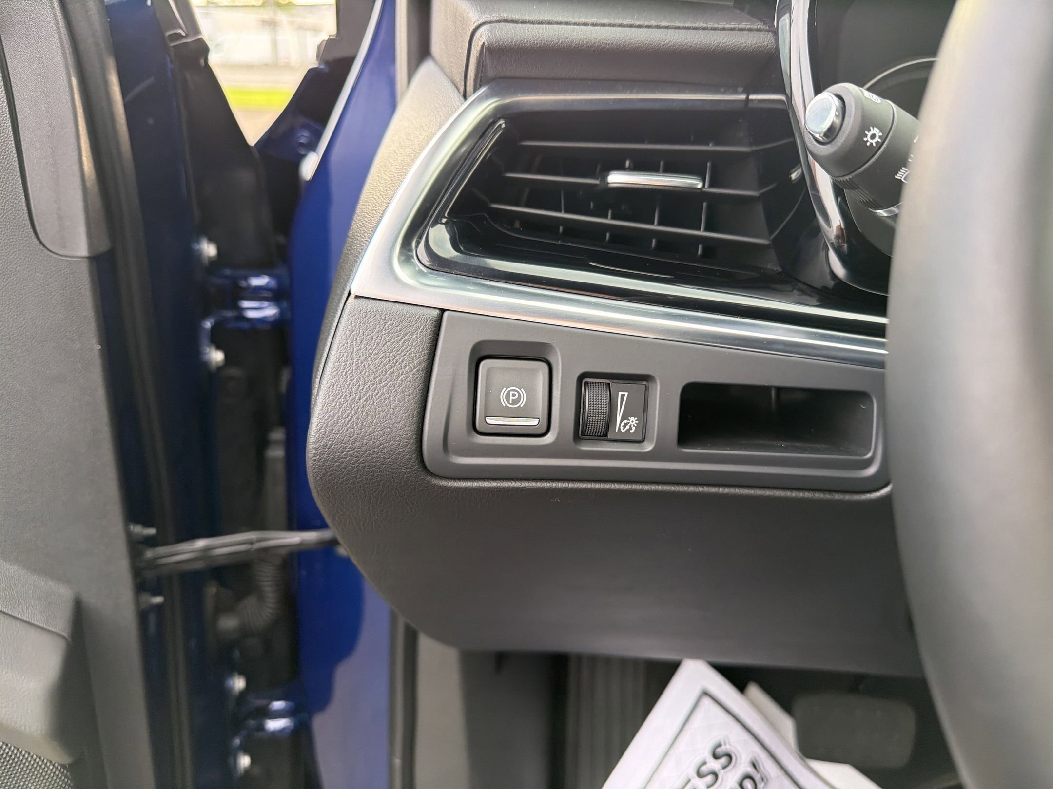 Certified 2025 Cadillac XT6 Premium Luxury image 13