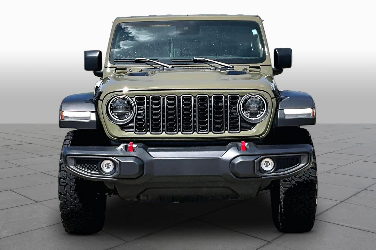 Used 2025 Jeep Wrangler Unlimited Rubicon w/ Convenience Group AWD/4WD image 4