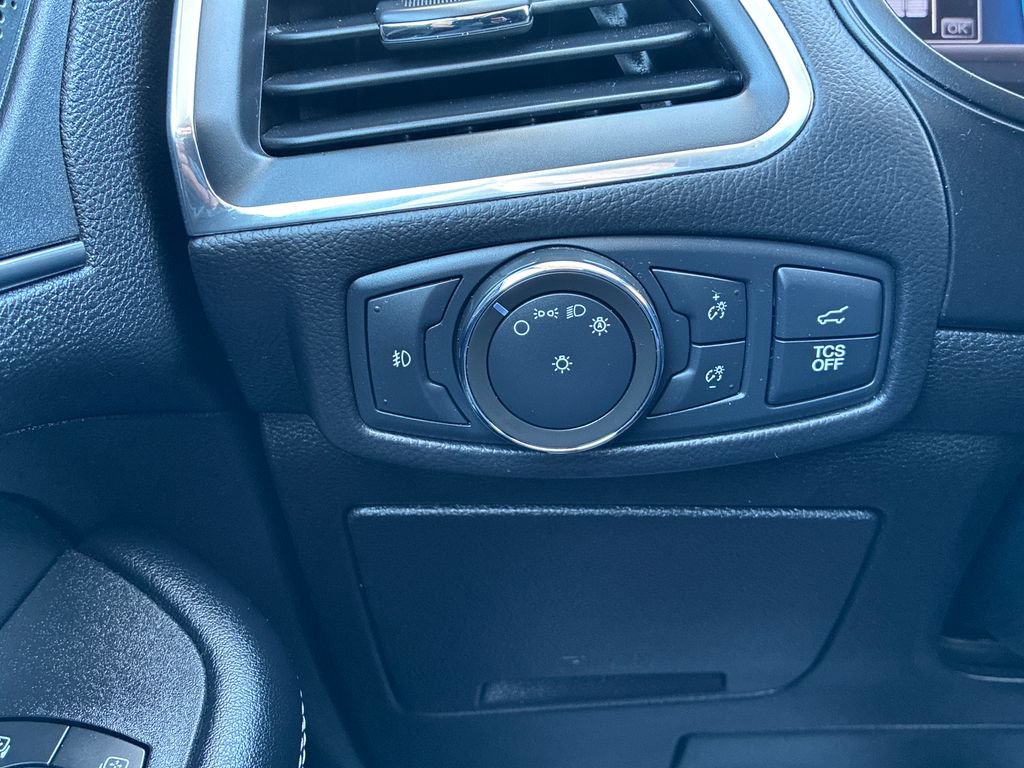 Used 2022 Ford Edge Titanium AWD/4WD image 32