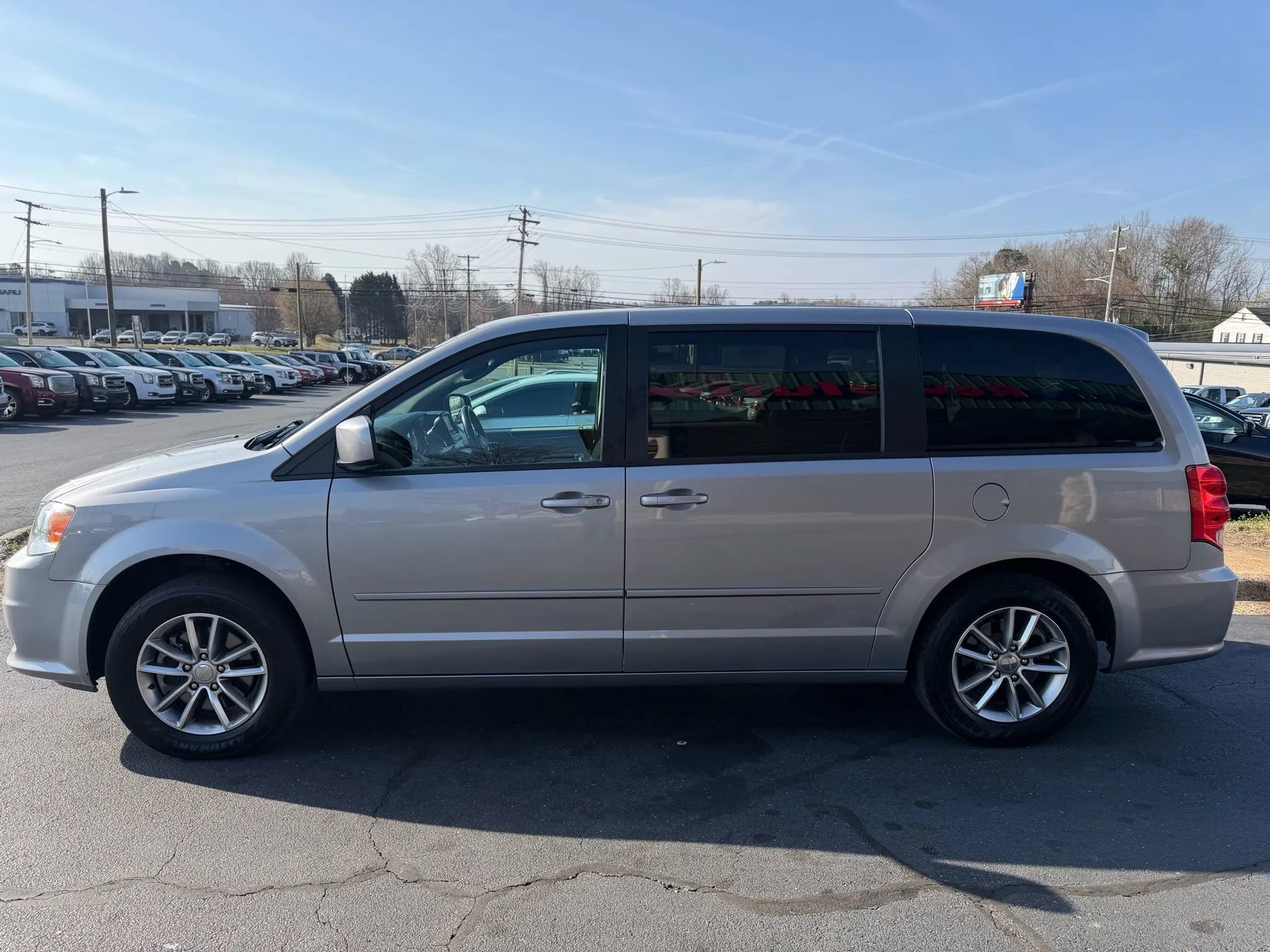 Used 2016 Dodge Grand Caravan SE image 4
