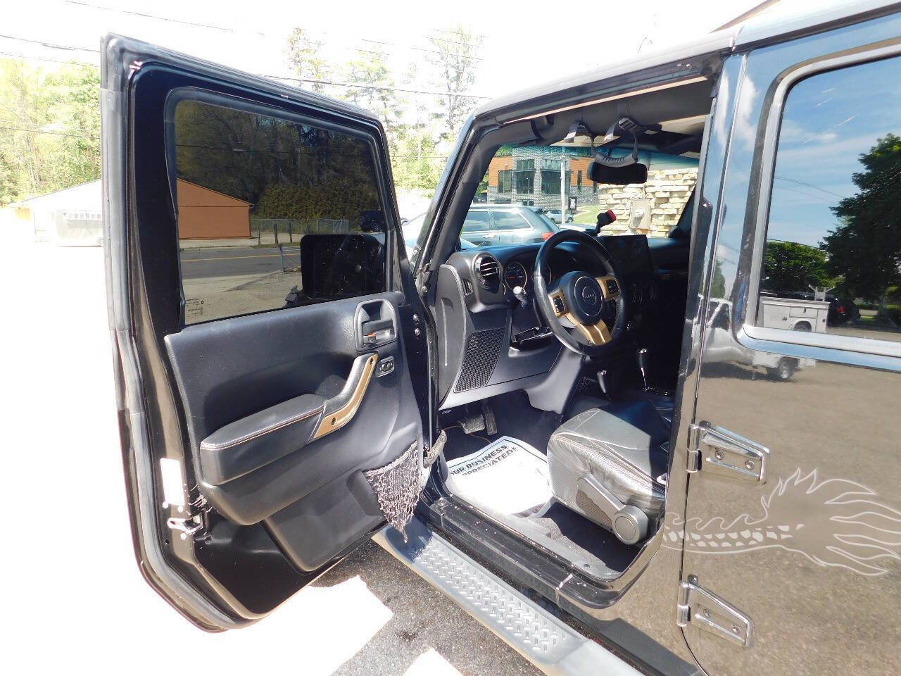 Used 2014 Jeep Wrangler Unlimited Sahara image 27