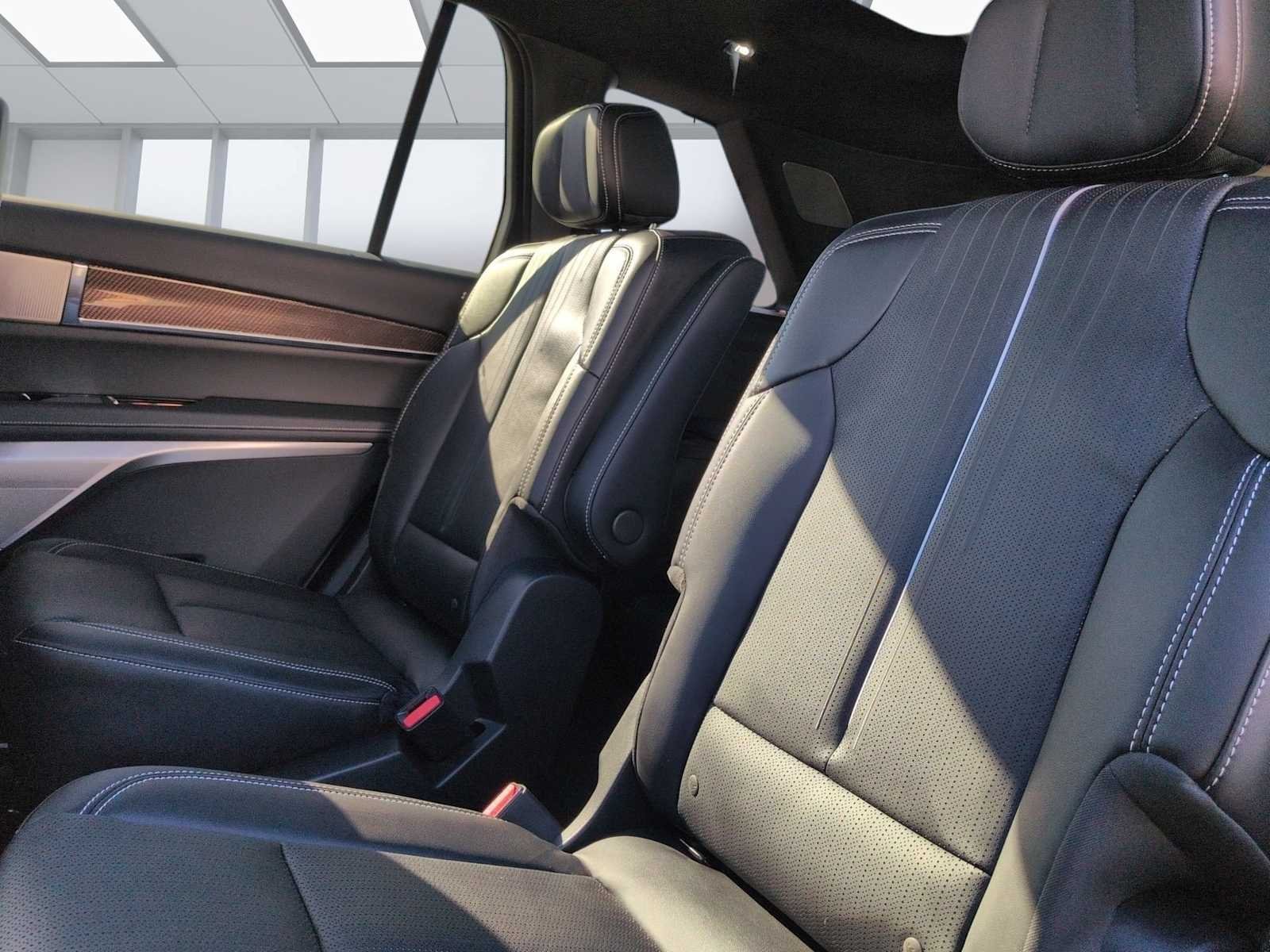 Used 2026 Cadillac Vistiq Sport AWD/4WD image 25