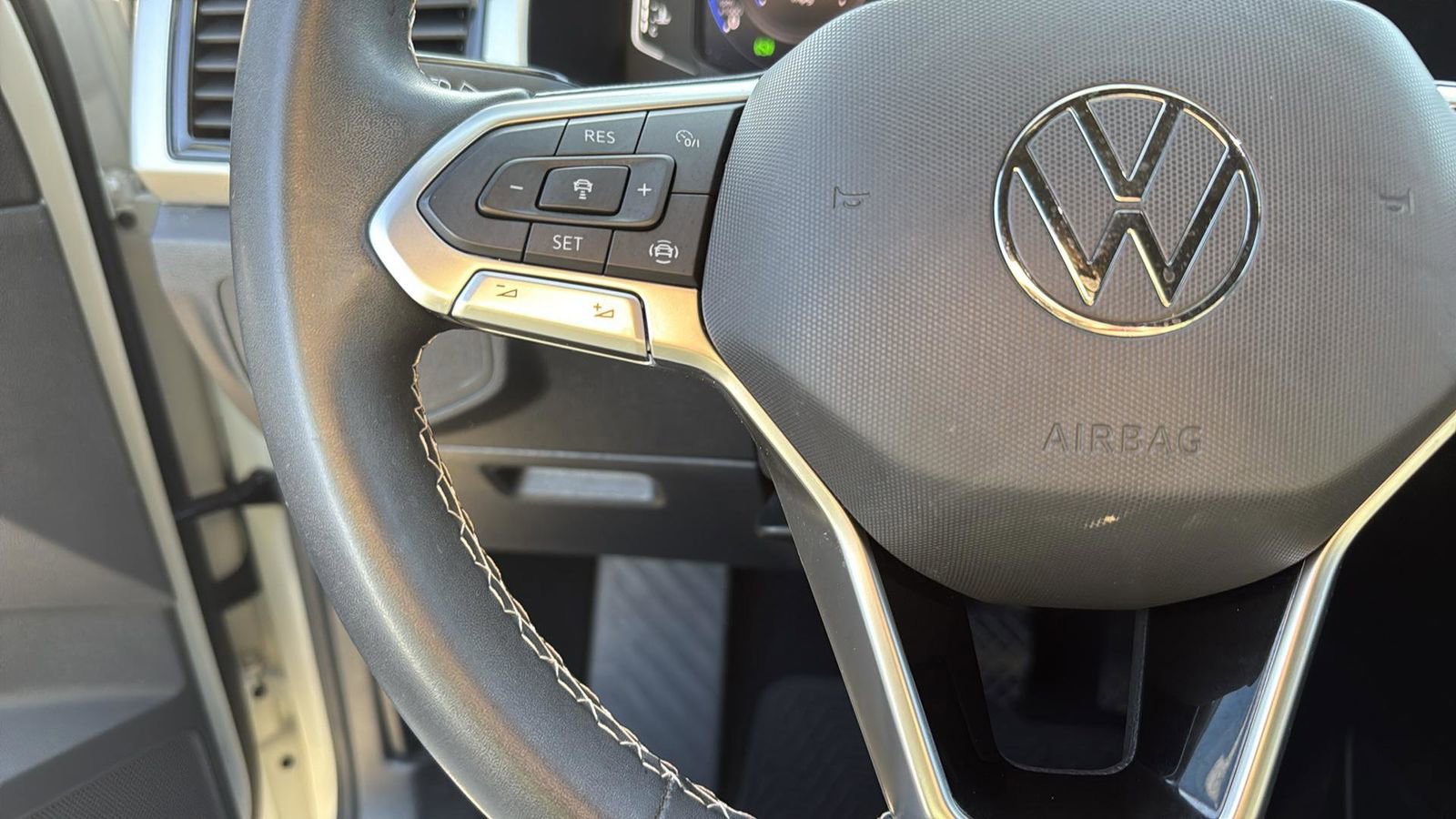 Used 2022 Volkswagen Atlas Cross Sport SE image 16