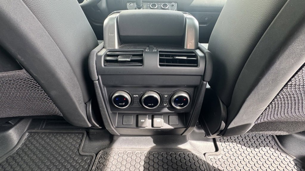 Used 2023 Land Rover Defender 130 SE image 11