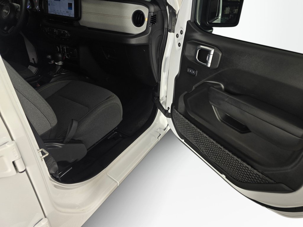 Used 2024 Jeep Wrangler Unlimited AWD/4WD image 35