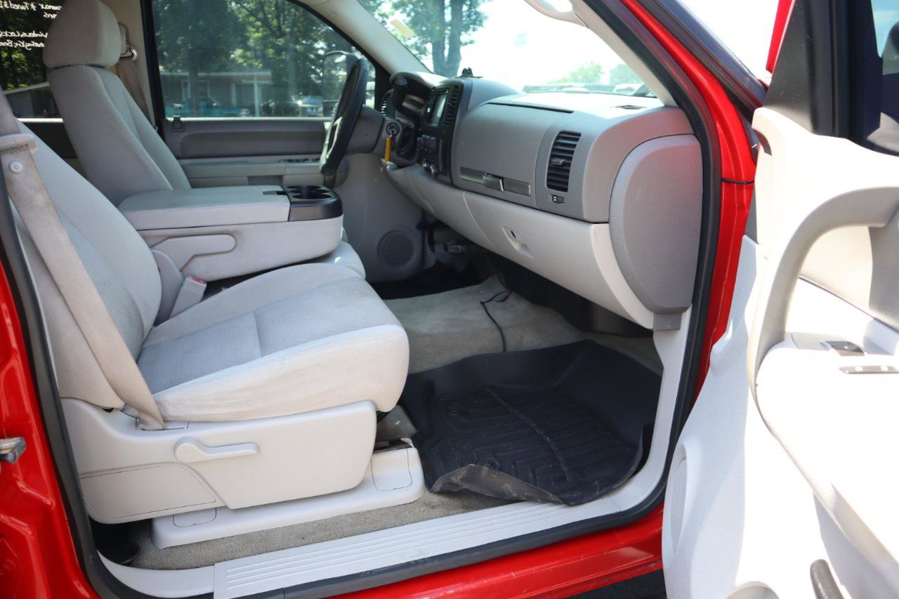 Used 2009 GMC Sierra 2500 SLE w/ Convenience Package AWD/4WD image 16
