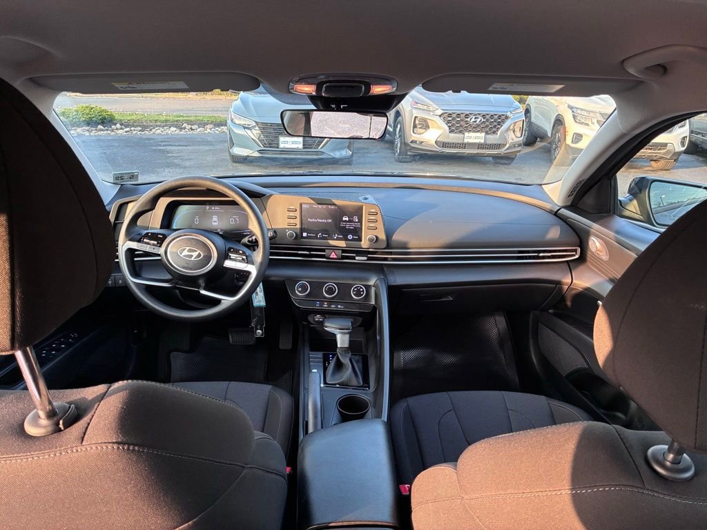 Used 2024 Hyundai Elantra SE FWD image 15
