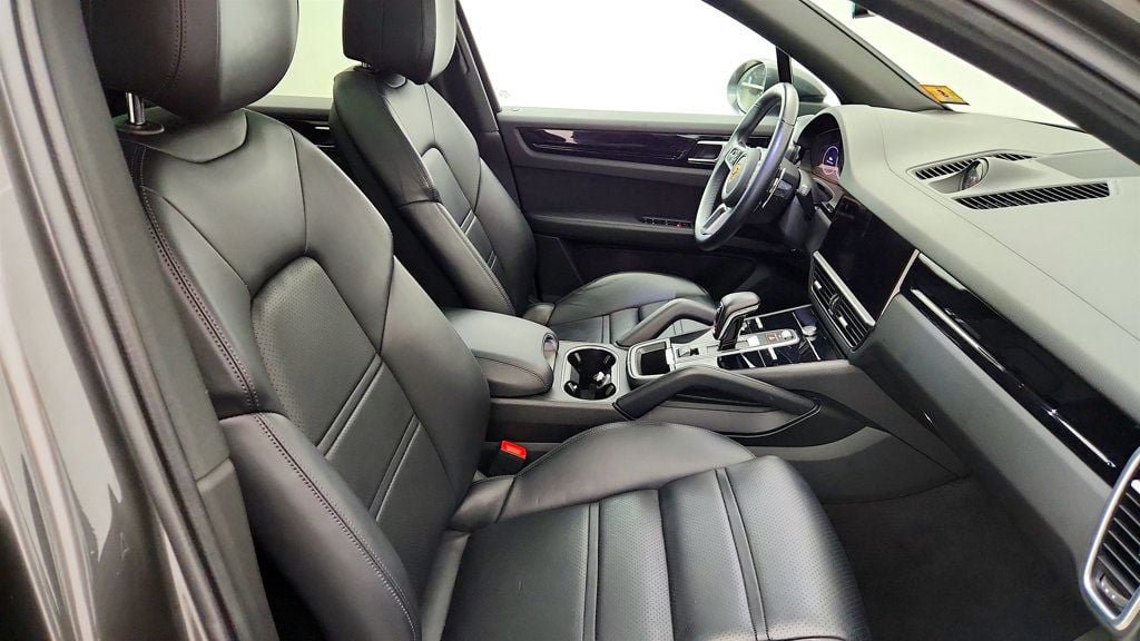 Used 2021 Porsche Cayenne AWD/4WD image 41