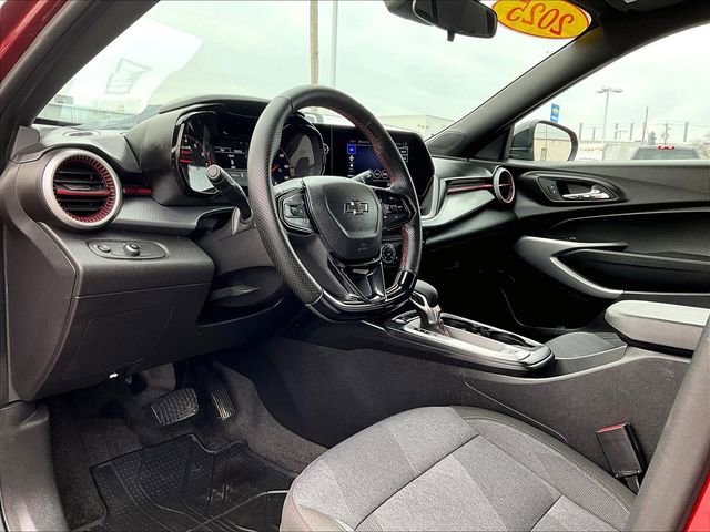 Used 2025 Chevrolet Trax RS image 8