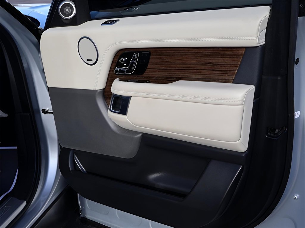 Used 2018 Land Rover Range Rover Supercharged image 12