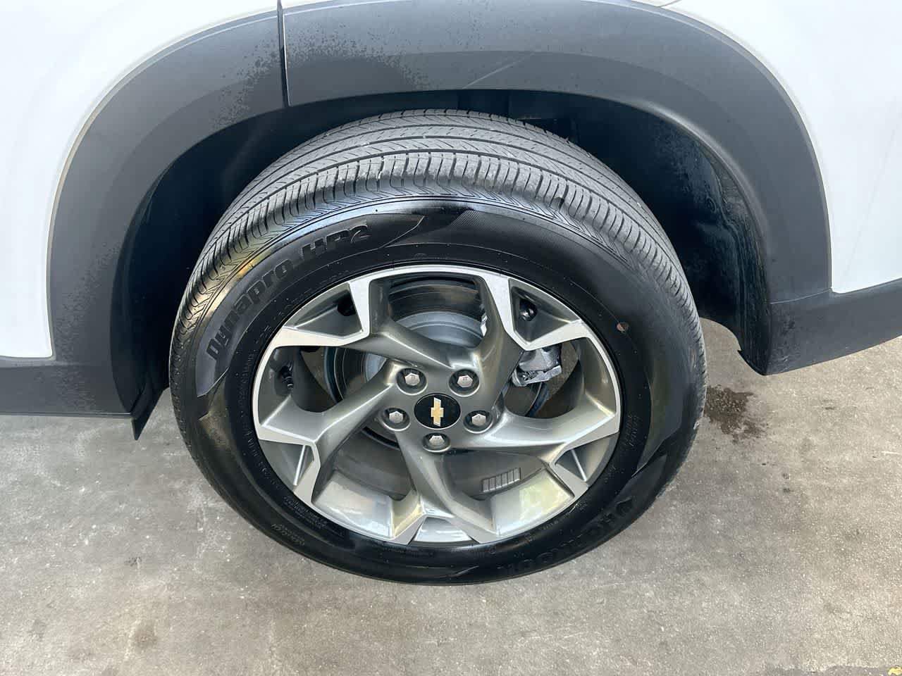 Used 2025 Chevrolet Trax LT w/ LT Convenience Package FWD image 11