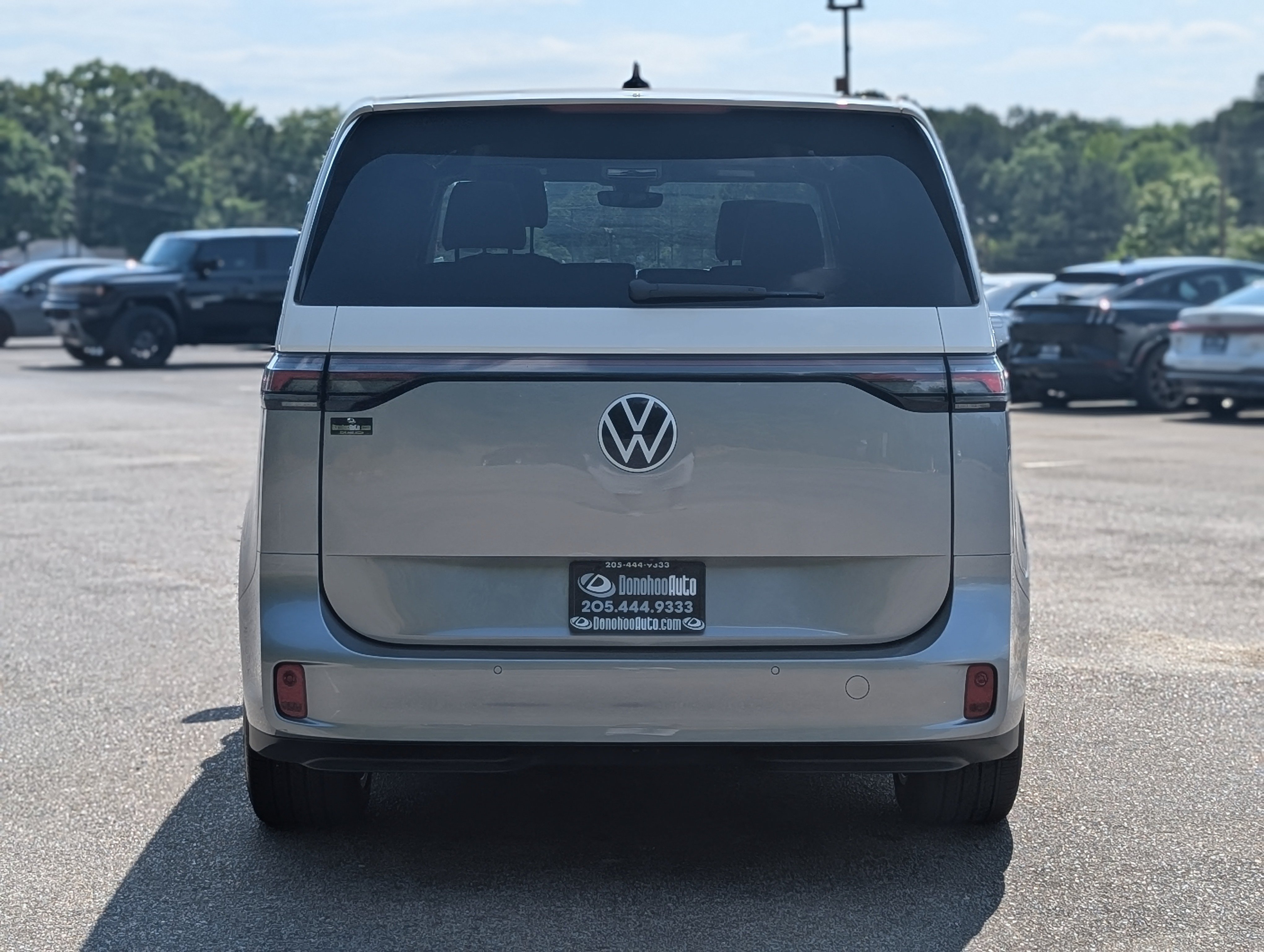 Used 2025 Volkswagen ID. Buzz Pro S Plus RWD image 8