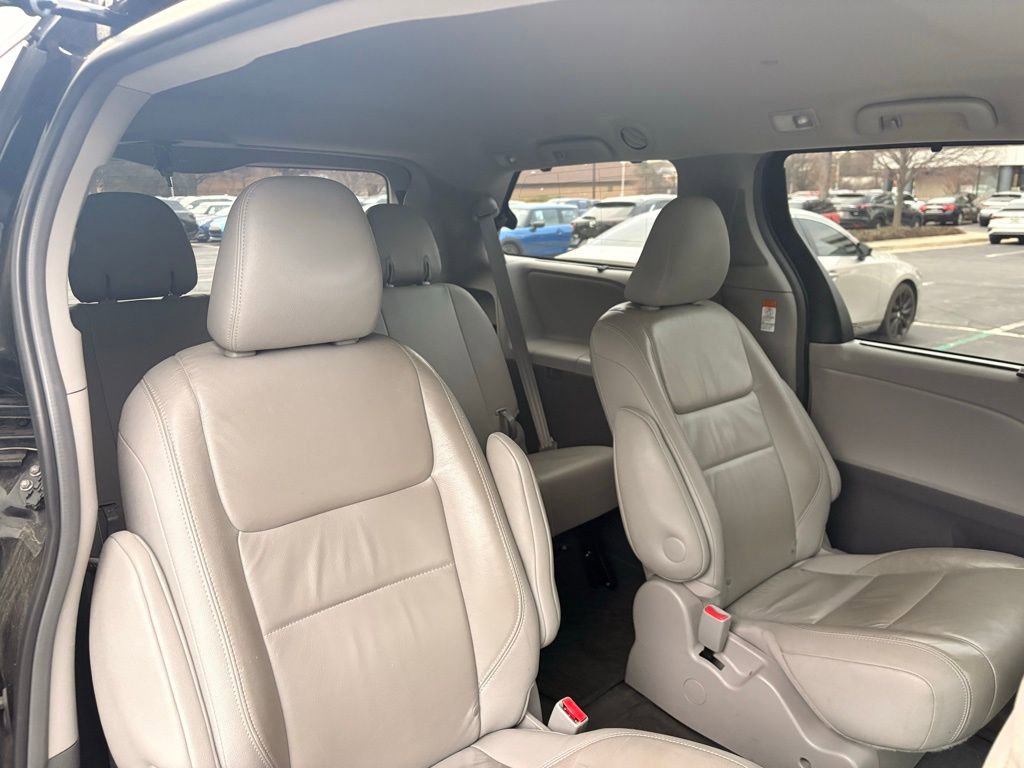 Used 2016 Toyota Sienna XLE image 22