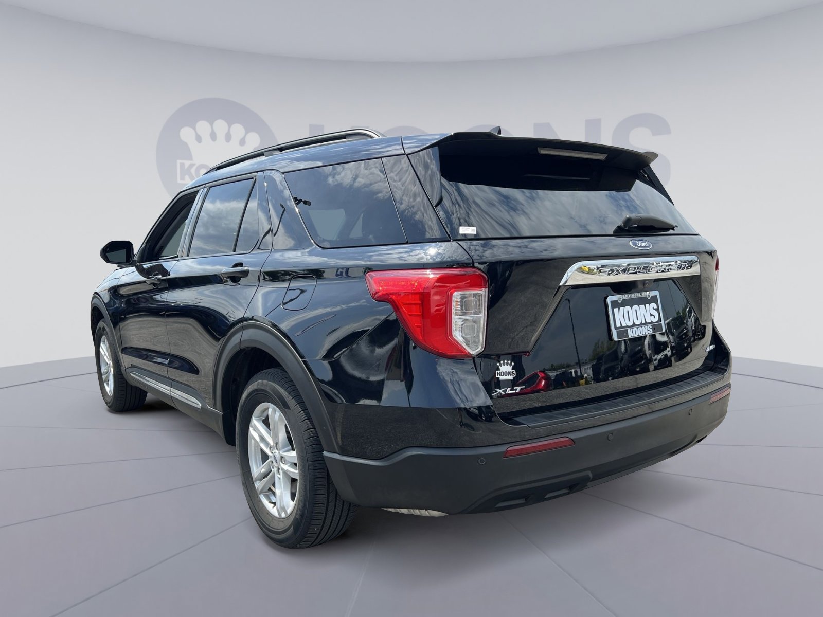 Used 2023 Ford Explorer XLT AWD/4WD image 14