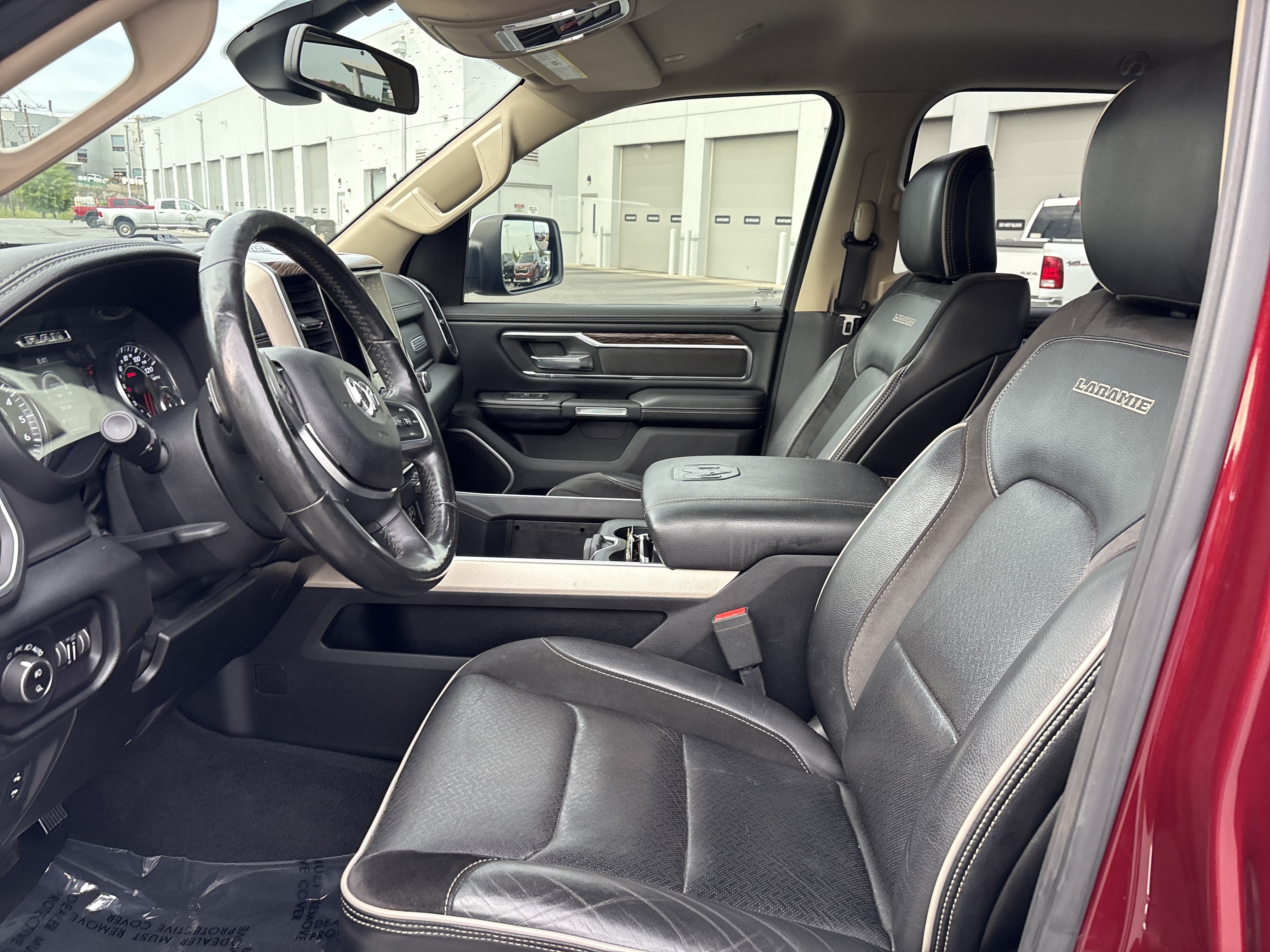 Used 2019 RAM 1500 Laramie AWD/4WD image 18