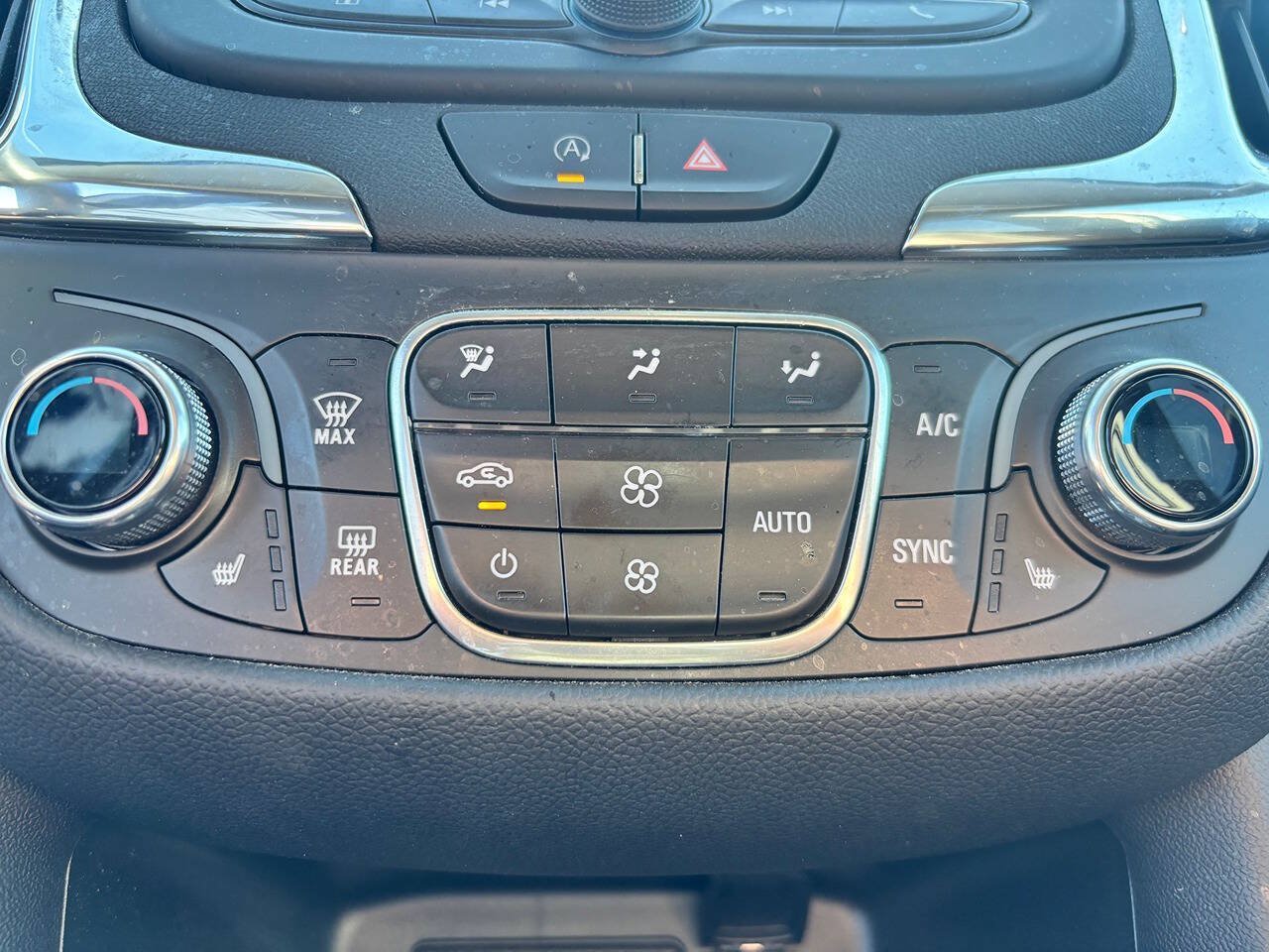 Used 2023 Chevrolet Equinox LT AWD/4WD image 8