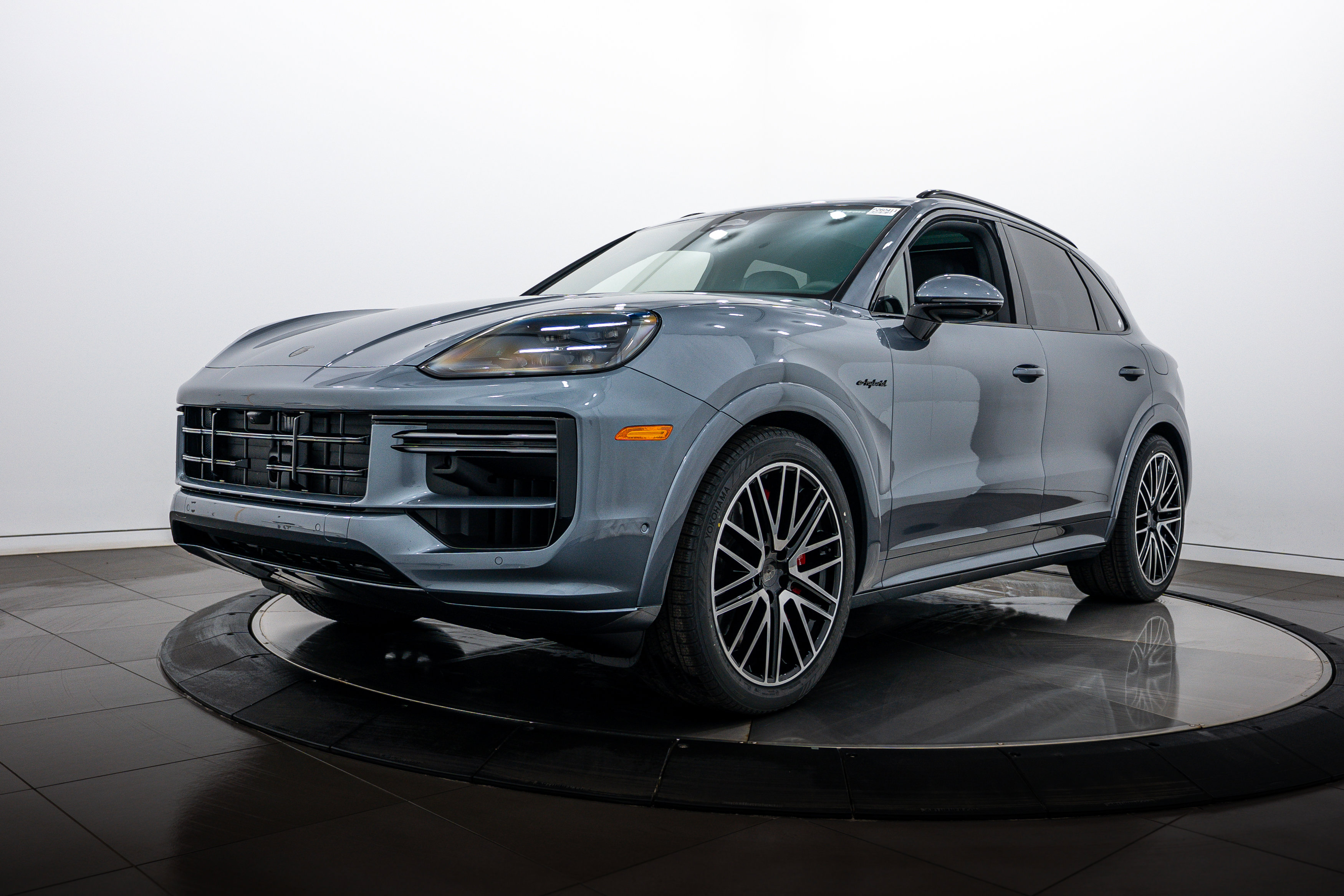 New 2026 Porsche Cayenne Turbo AWD/4WD image 1