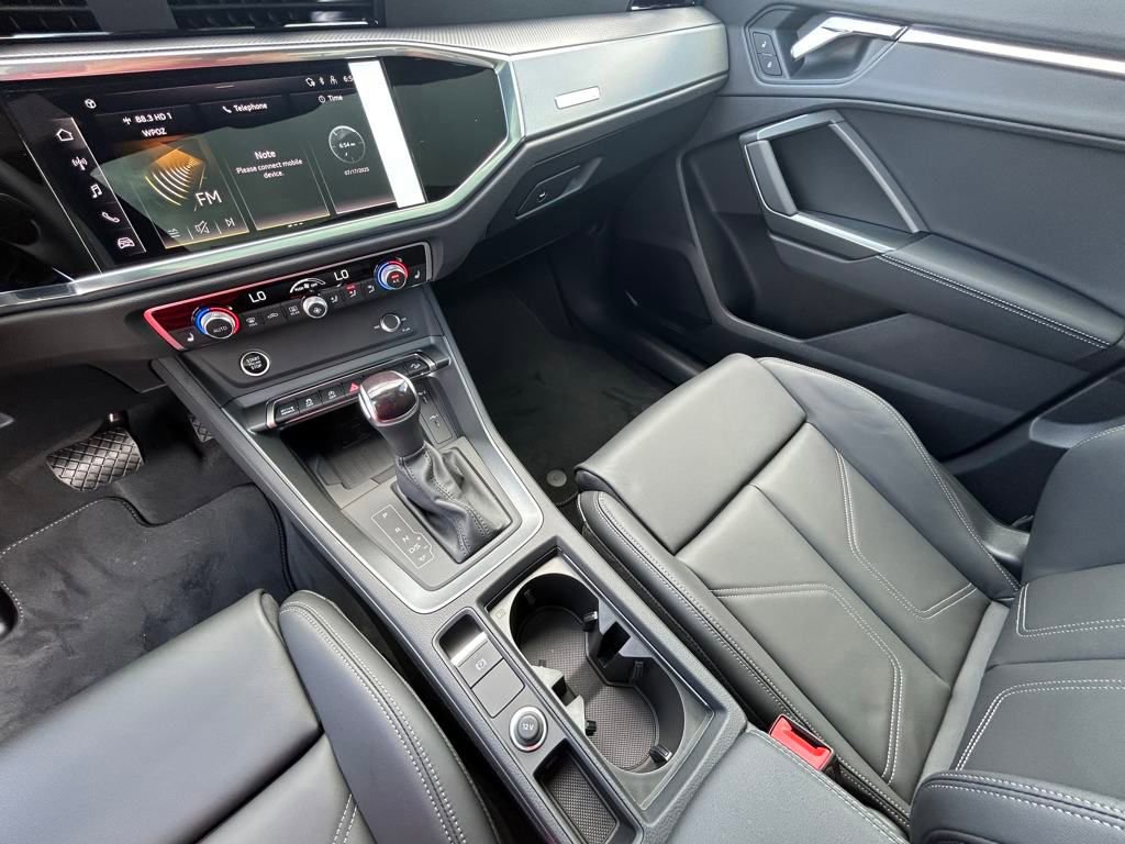 New 2025 Audi Q3 2.0T Premium image 17